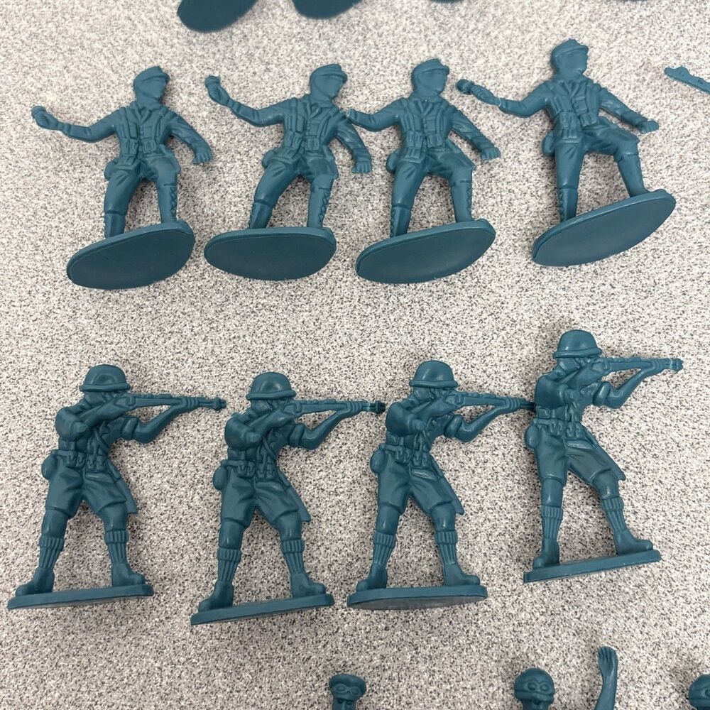 Vintage US Soldiers Metallic Blue Army Figures Men Lot Of 25 Mixed - Picture 8 of 10